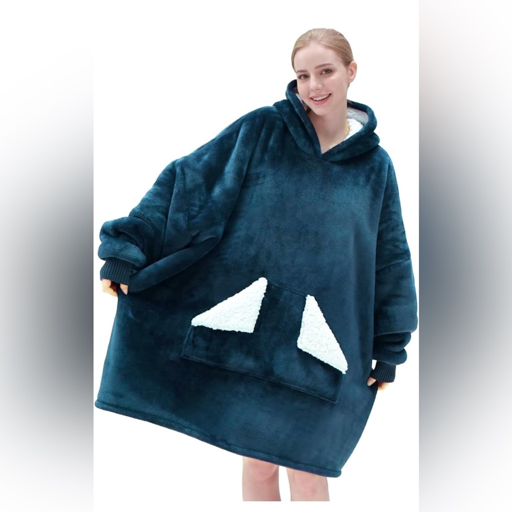NWOT Touchat Wearable Oversized Sherpa Blanket, One Size Fits All (NavyBlue)